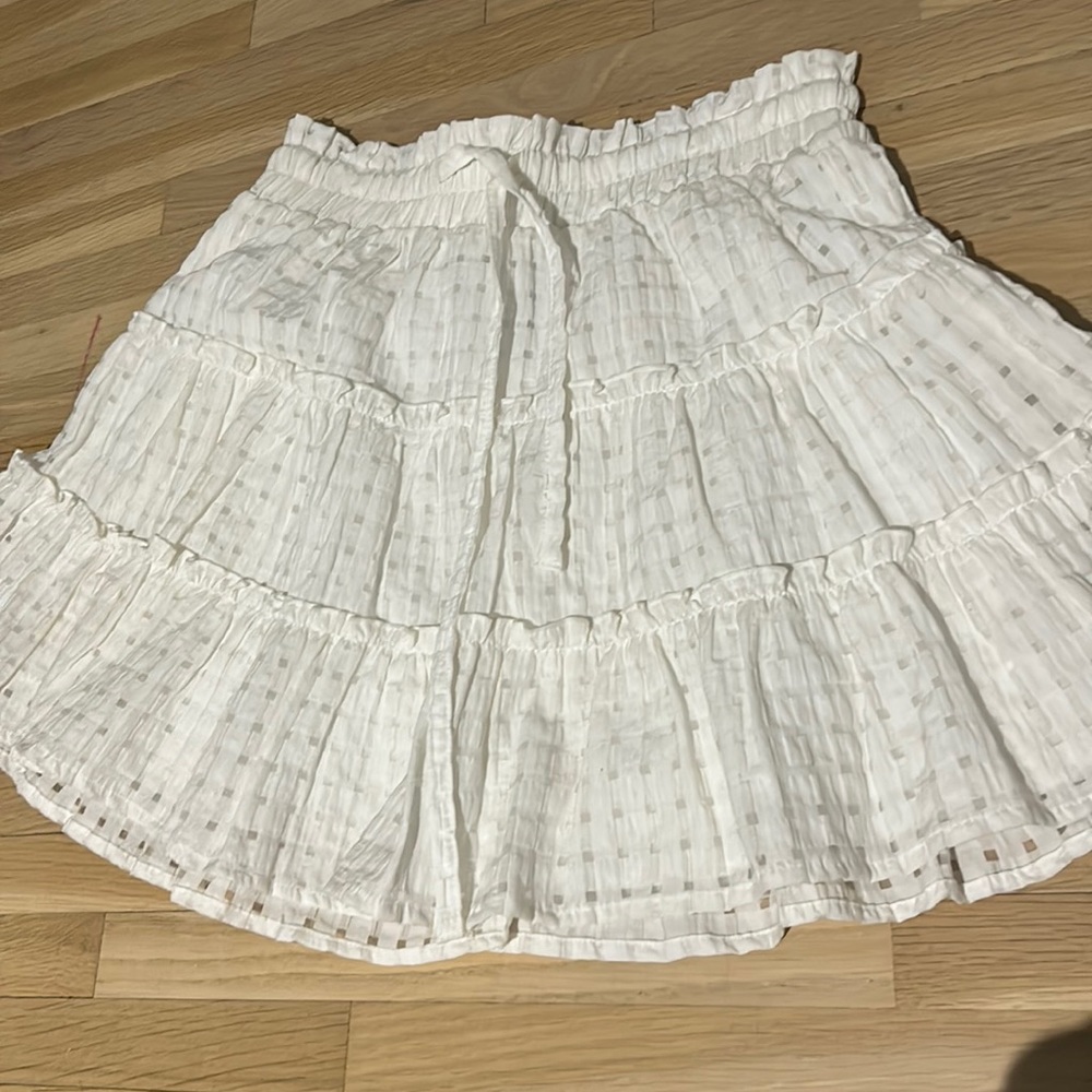 Super cute white skirt